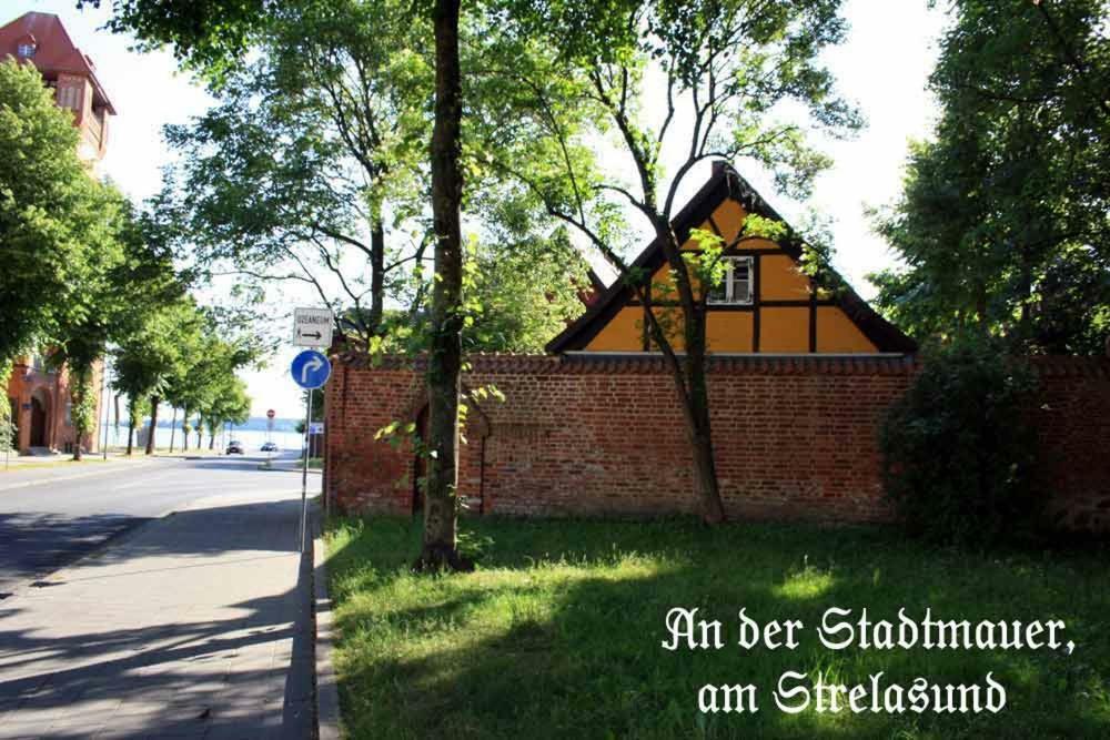 Ferienhaus Mien Huesing ชตราลซุนด์ ภายนอก รูปภาพ